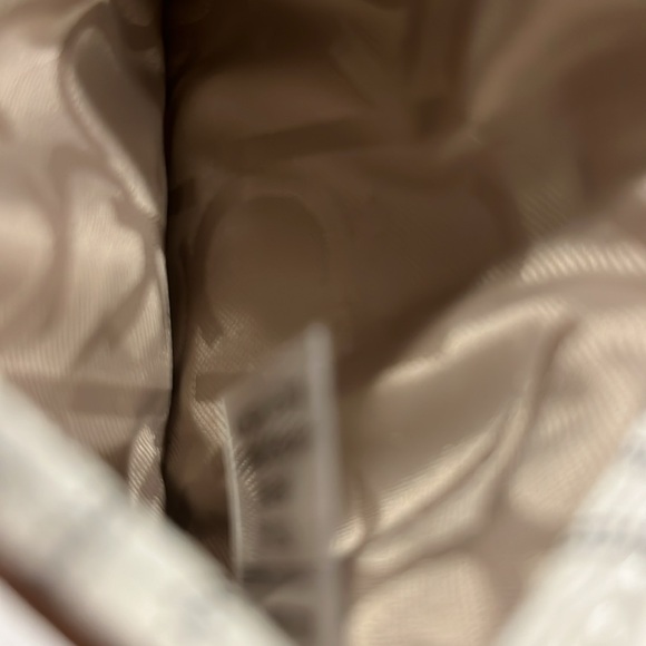 Calvin Klein - Picture 4 of 5